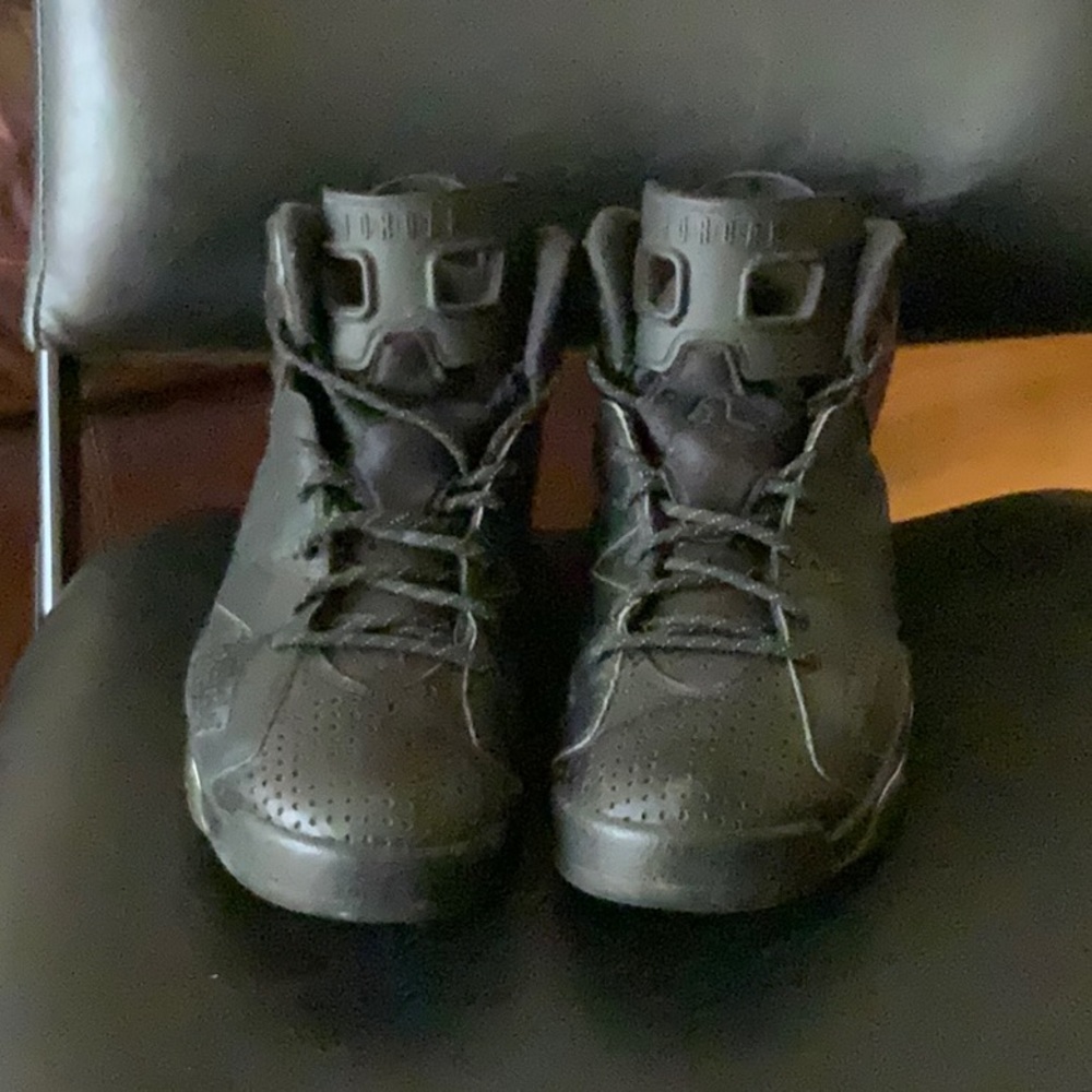Black cat Jordan Retro 6
